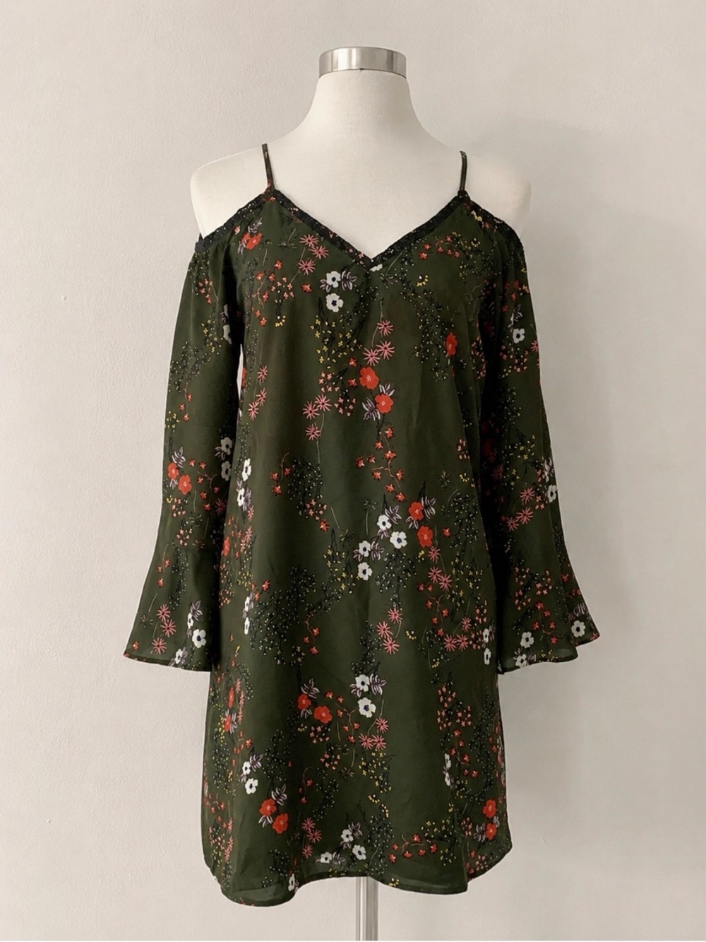 love, Fire Olive Green Cold-Shoulder Floral Shift Dress